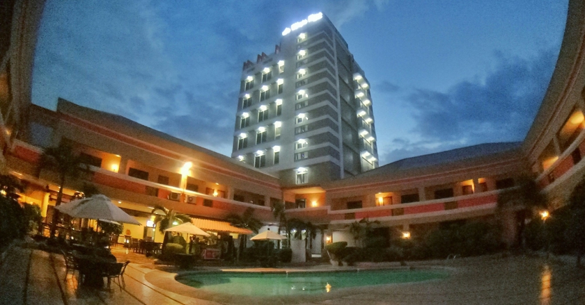 Imagen de los exteriores del Hotel La Maja Rica. Foto 11