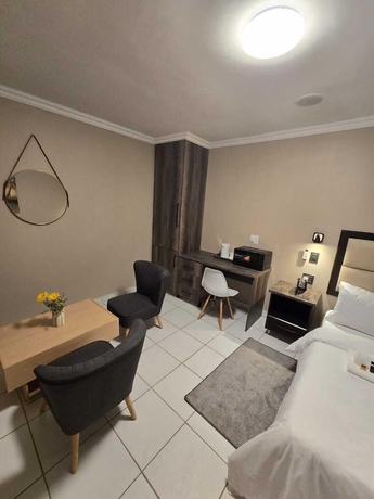 Imagen de la habitación del Hotel La Majestic Guest Lodge. Foto 12