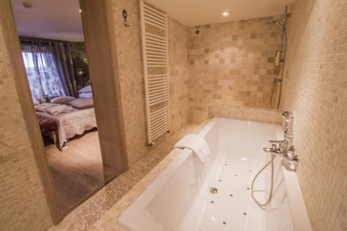 Imagen de la habitación del Hotel La Malle Poste. Foto 6