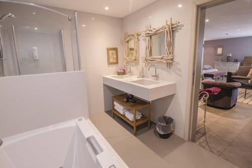 Imagen de la habitación del Hotel La Malle Poste. Foto 8