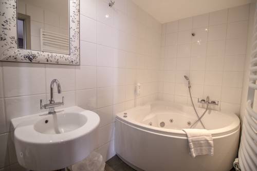 Imagen de la habitación del Hotel La Malle Poste. Foto 9