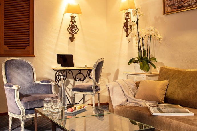 Imagen de la habitación del Hotel La Mandarine. Foto 17