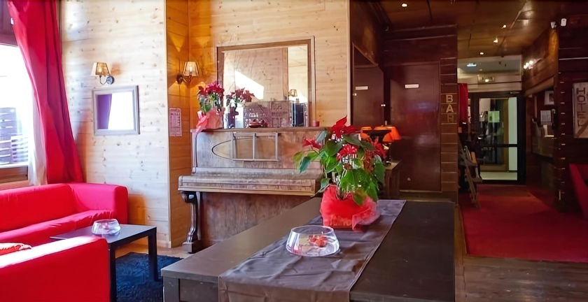 Imagen de los interiores del Hotel La Mandia. Foto 15