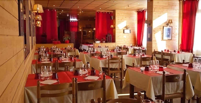 Imagen del bar/restaurante del Hotel La Mandia. Foto 4