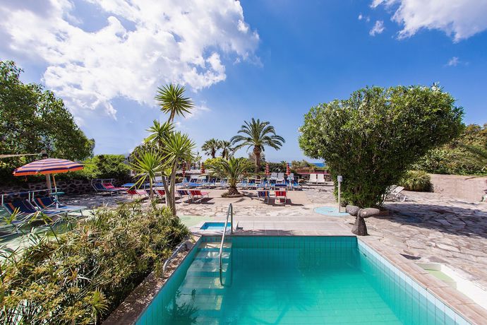 Imagen de la piscina del Hotel La Mandorla. Foto 17
