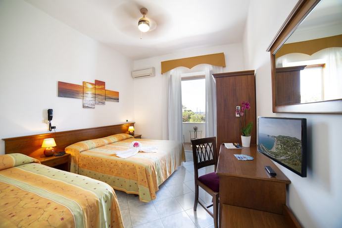 Imagen de la habitación del Hotel La Mandorla. Foto 13