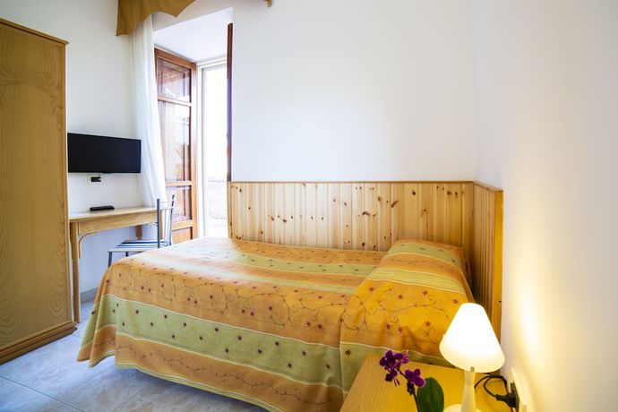 Imagen de la habitación del Hotel La Mandorla. Foto 15