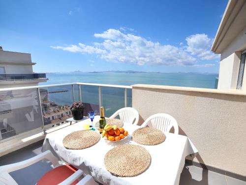 Imagen de la habitación del Hotel La Manga Beach Club Apartments. Foto 19