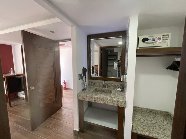 Imagen general del Hotel La Mansi&oacute;n del Faro. Foto 4