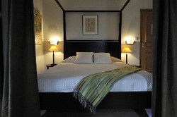 Imagen del bar/restaurante del Hotel La Mare Aux Oiseaux, The Originals Collection. Foto 8