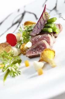 Imagen del bar/restaurante del Hotel La Mare Aux Oiseaux, The Originals Collection. Foto 13