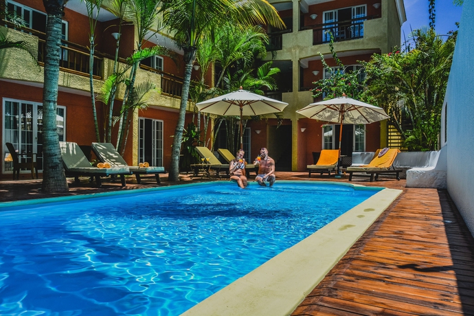 Imagen de la piscina del Hotel La Margarita. Foto 7