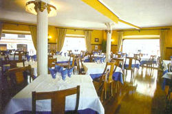 Imagen del bar/restaurante del Hotel La Marina. Foto 3
