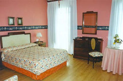 Imagen de la habitación del Hotel La Marina. Foto 4