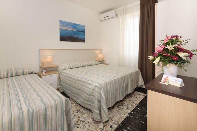 Imagen general del Hotel La Marina Mhotelsgroup. Foto 2