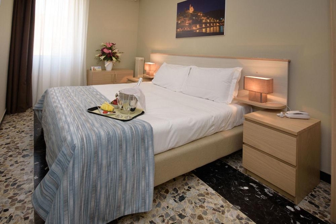 Imagen general del Hotel La Marina Mhotelsgroup. Foto 3