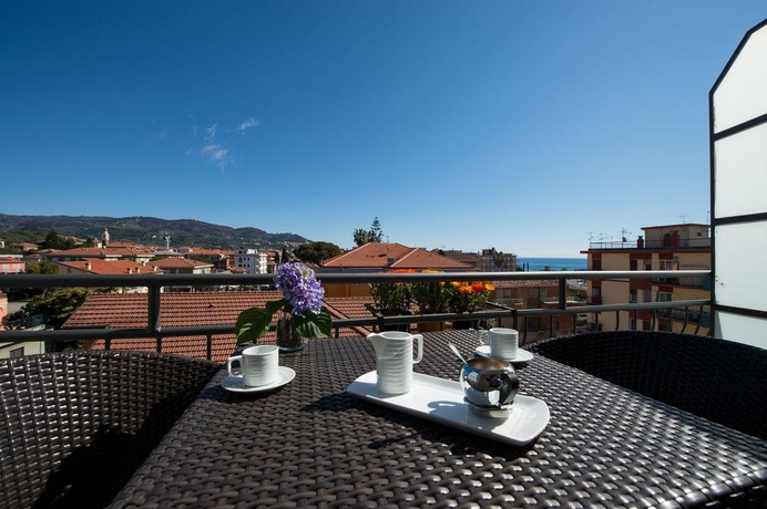 Imagen general del Hotel La Marina Mhotelsgroup. Foto 4