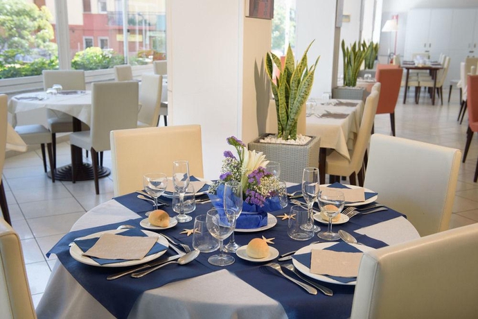 Imagen general del Hotel La Marina Mhotelsgroup. Foto 11