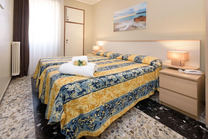 Imagen general del Hotel La Marina Mhotelsgroup. Foto 14