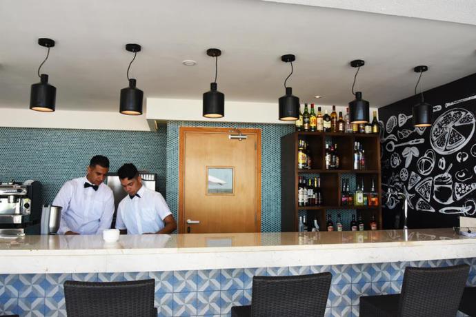 Imagen de los interiores del Hotel La Marina Plaza and Spa. Foto 15