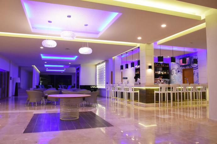 Imagen general del Hotel La Marina Plaza and Spa. Foto 4