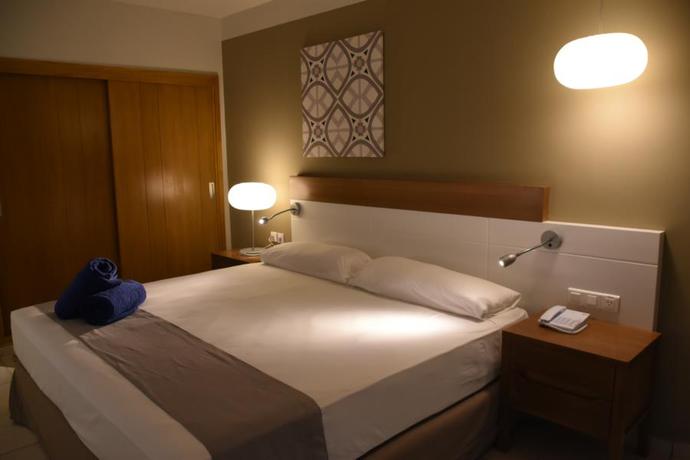 Imagen de la habitación del Hotel La Marina Plaza and Spa. Foto 11