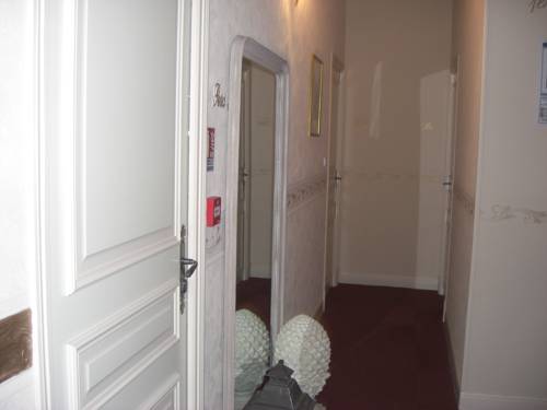 Imagen de la habitación del Hotel La Marjolaine, Antibes. Foto 2