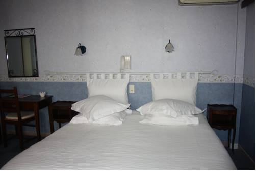 Imagen de la habitación del Hotel La Marjolaine, Antibes. Foto 6