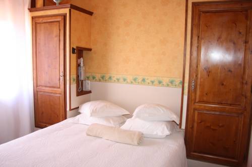 Imagen de la habitación del Hotel La Marjolaine, Antibes. Foto 7