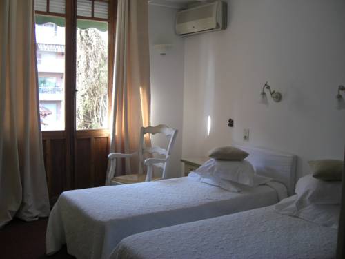 Imagen de la habitación del Hotel La Marjolaine, Antibes. Foto 15
