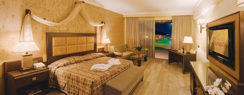 Imagen de la habitación del Hotel La Marquise Luxury Resort Complex. Foto 6