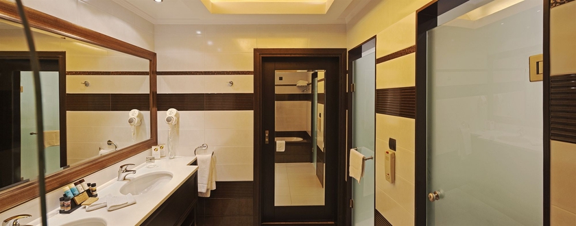 Imagen de la habitación del Hotel La Marquise Luxury Resort Complex. Foto 7