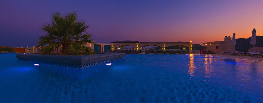 Imagen de la piscina del Hotel La Marquise Luxury Resort Complex. Foto 16