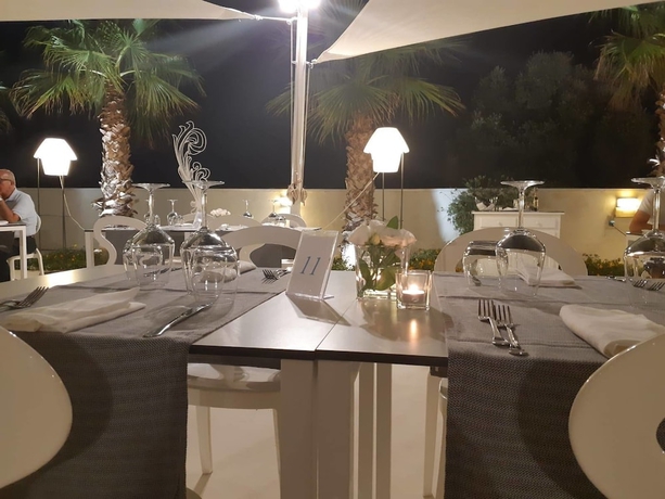 Imagen del bar/restaurante del Hotel La Marsa Vacances. Foto 2