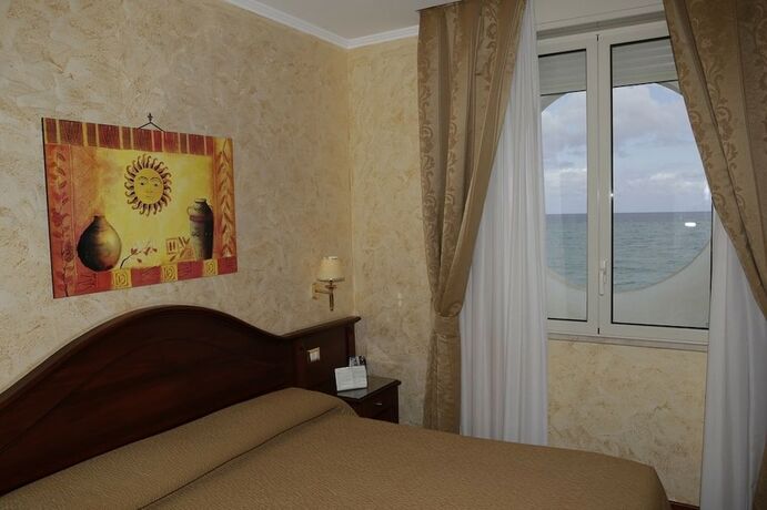 Imagen de la habitación del Hotel La Martinica Resort. Foto 13