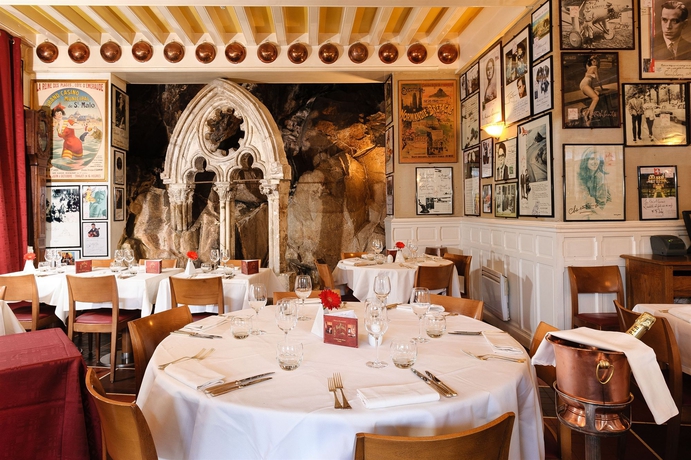 Imagen del bar/restaurante del Hotel La Mère Poulard. Foto 4