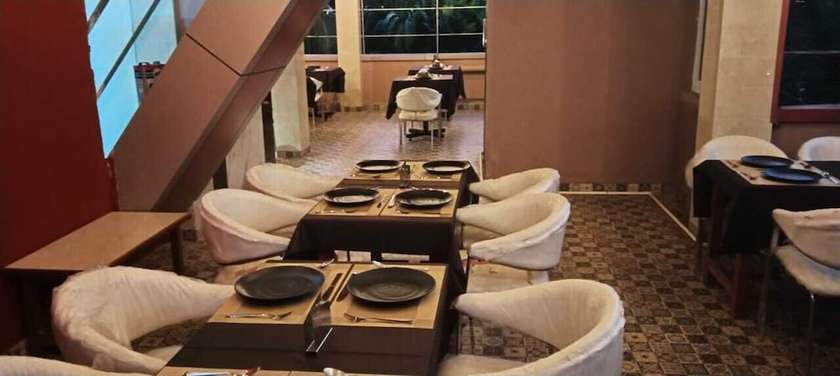 Imagen del bar/restaurante del Hotel La Mer Beach Resorts. Foto 4