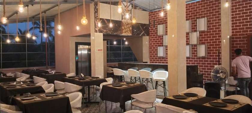 Imagen del bar/restaurante del Hotel La Mer Beach Resorts. Foto 5