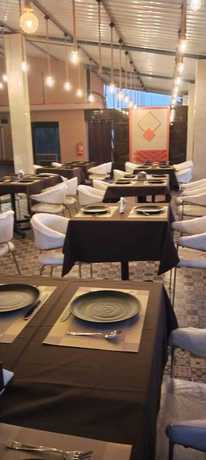 Imagen del bar/restaurante del Hotel La Mer Beach Resorts. Foto 6