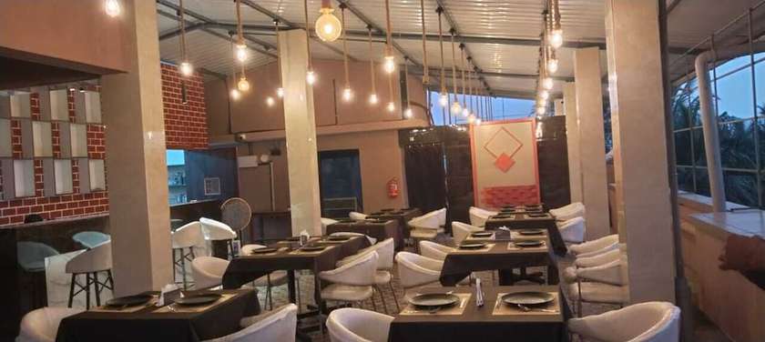Imagen del bar/restaurante del Hotel La Mer Beach Resorts. Foto 7