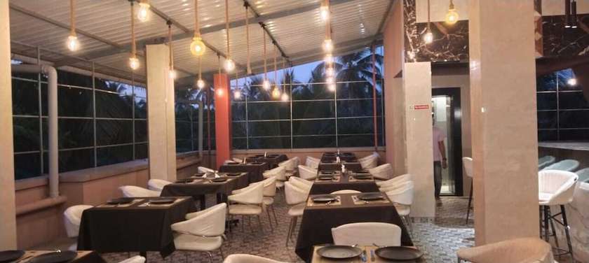Imagen del bar/restaurante del Hotel La Mer Beach Resorts. Foto 10