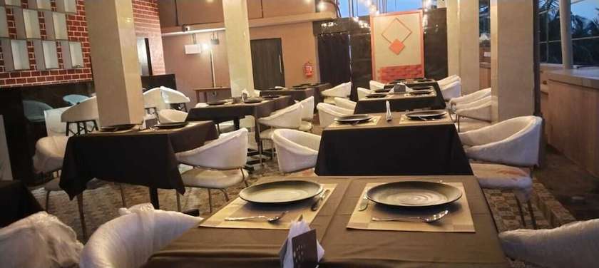 Imagen del bar/restaurante del Hotel La Mer Beach Resorts. Foto 11