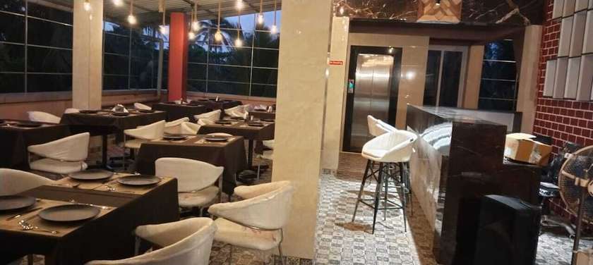 Imagen del bar/restaurante del Hotel La Mer Beach Resorts. Foto 12