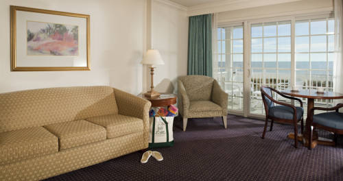 Imagen de la habitación del Hotel La Mer Beachfront Resort. Foto 3