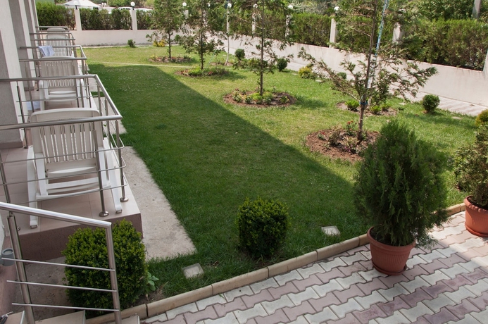 Imagen de los exteriores del Hotel La Mer. Foto 17