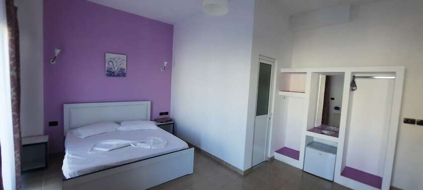 Imagen de la habitación del Hotel La Mer, Gjasht&euml;. Foto 13