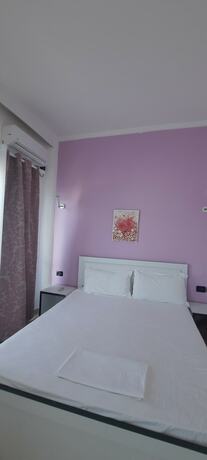 Imagen general del Hotel La Mer, Gjasht&euml;. Foto 2