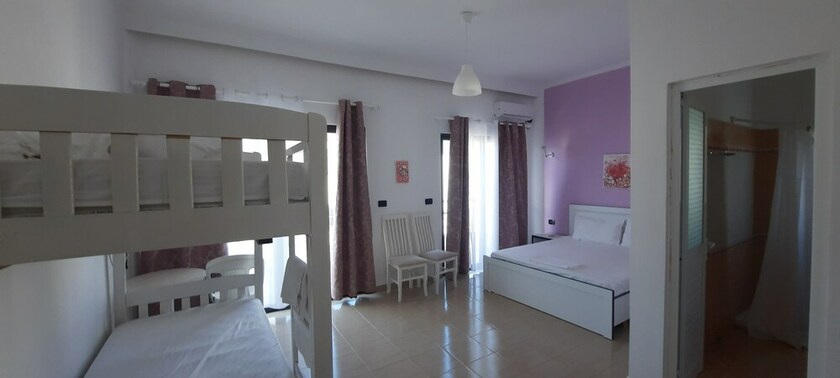 Imagen general del Hotel La Mer, Gjasht&euml;. Foto 7