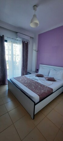 Imagen de la habitación del Hotel La Mer, Gjasht&euml;. Foto 17
