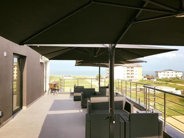 Imagen de los exteriores del Hotel La Mer Mamaia Nord. Foto 12